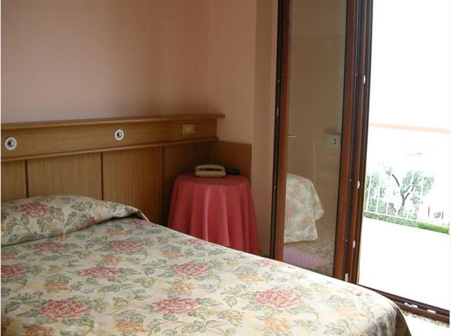 Hotel San Faustino Torri Del Benaco Exterior photo