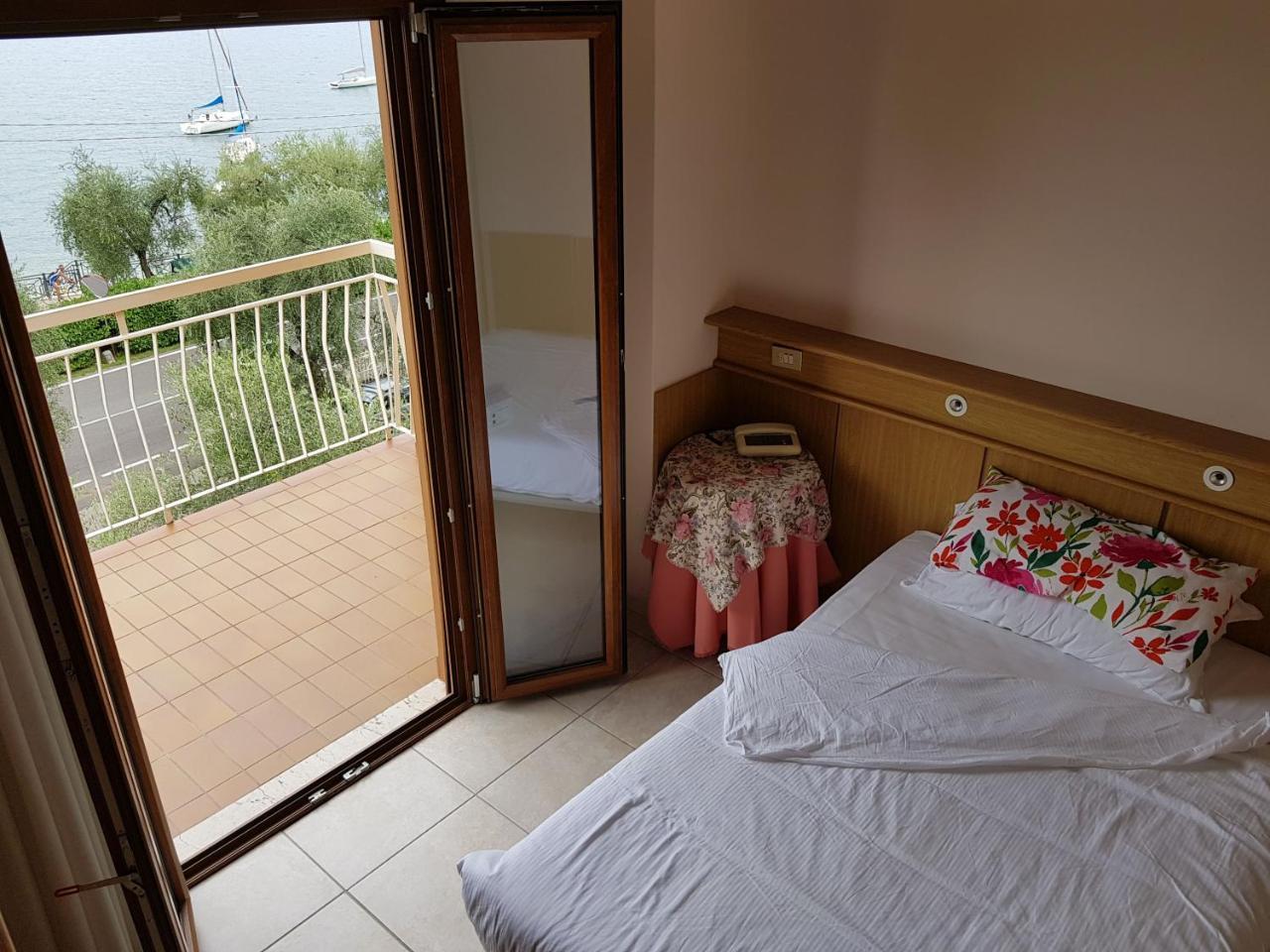 Hotel San Faustino Torri Del Benaco Exterior photo