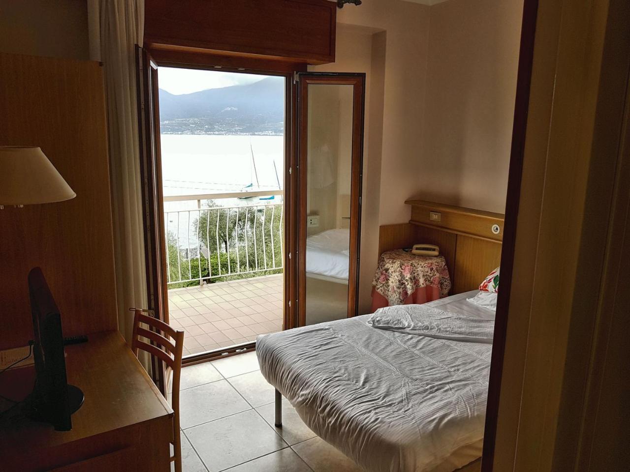 Hotel San Faustino Torri Del Benaco Exterior photo