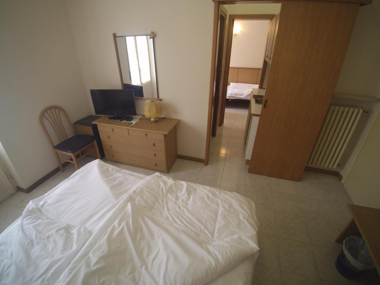 Hotel San Faustino Torri Del Benaco Room photo